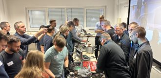 Demontageseminar des AMZ Sachsen, Teilnehmer lernen Montage und Design von Elektromotoren